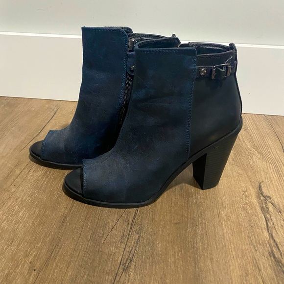Vera Wang Kohl’s Navy Blue and Black helped peep toe boots size 7.5 - Picture 1 of 2